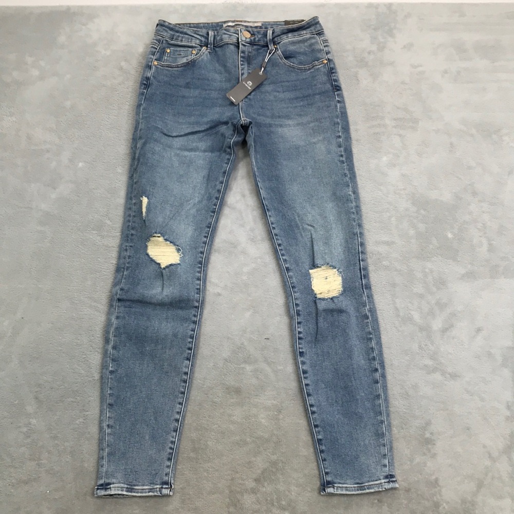Tractr Medium Wash Distressed Diane Mid Rise Jeans Size 4 New